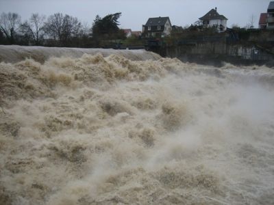 Hochwasser an der Birs
Wehr Münchenstein, 10.04.2006

