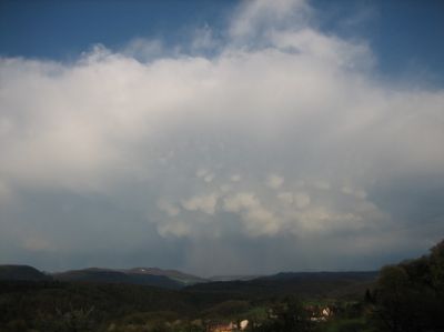 Cumulonimbus mit Mammatus
Basler Jura, 22.04.2006

