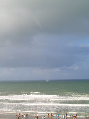 Wasserhose Juli 2011 Daytona Beach
Wasserhose Juli 2011 Daytona Beach
Schlüsselwörter: Wasserhose Juli 2011 Daytona Beach