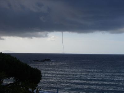 Cavoli, Südwestküste Elba
Wasserhose, am 28.9.2010, 10.02 Uhr
