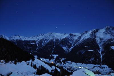Mondlicht
Die sanfte Beleuchtung der Berge vom Vollmond.

