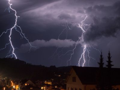 Gewitter �berm Toggenburg
Aufnahme am 18.08.2011 von Flawil Richtung SW
Schlüsselwörter: Gewitter Erd-Blitze Wolkenbild